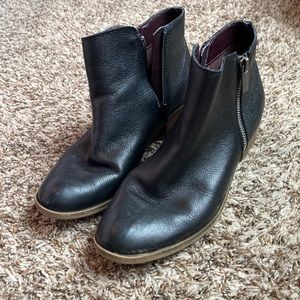 Cute ankle black booties.